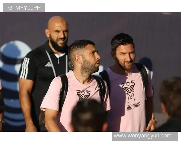 足球明星出行时的保镖视频揭秘安全与风采并存的幕后故事